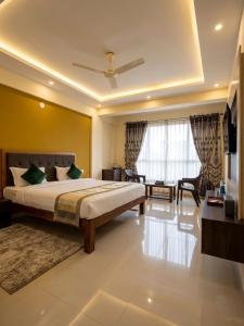 Morjim Pride Hotel with Swimming Pool near Morjim Beach