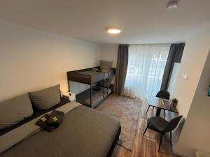 City Hub Room 24 - mit Balkon - Coffee for free -