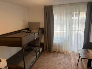 City Hub Room 24 - mit Balkon - Coffee for free -