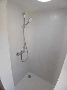 City Hub Room 24 - mit Balkon - Coffee for free -