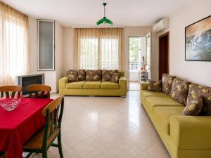 Cozy Apartment in Golem 3 MIN from the beach