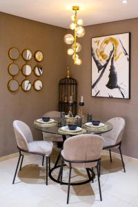Spacious and Bright Apt With Stylish 2BR a Pool and Garage