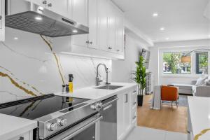 Home in Midtown Toronto with 2 parking