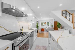 Home in Midtown Toronto with 2 parking