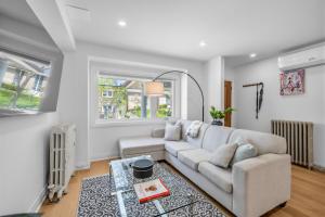 Home in Midtown Toronto with 2 parking