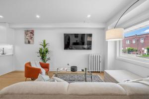 Home in Midtown Toronto with 2 parking