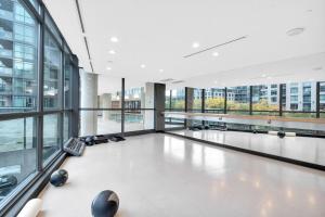 Cozy 2BR - FREE Parking - Pool,Gym,Sauna,Hot Tub