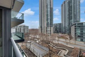 Cozy 2BR - FREE Parking - Pool,Gym,Sauna,Hot Tub