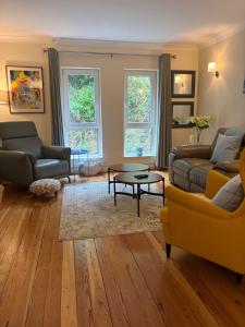 Maureens Two Bedroom Apartment F28 VY13