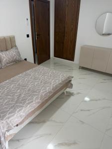 Lux appartement S plus deux a hay el wahat