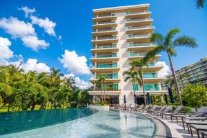 Luxury Vallarta Marina 1BR, 180° Balcony & Golf Views