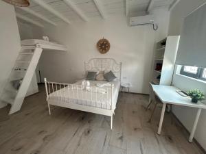 Theas Bungalow