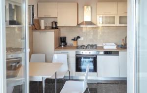 2 Bedroom Nice Apartment In Okrug Gornji