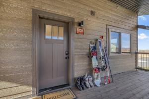 VICTOR TRAVERSE: Condo Skiing Trails Snowmobiling Teton Mtns Grand Targhee