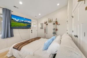 VICTOR TRAVERSE: Condo Skiing Trails Snowmobiling Teton Mtns Grand Targhee