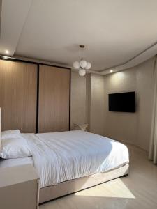 Modern New Apartment in Hivernage