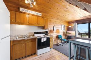Chalet #26 Chalet Om by Juniper Holiday & Home