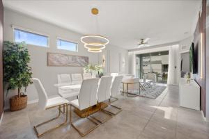 3 Bd 2 Ba Storey Lake 3150-301 Pc
