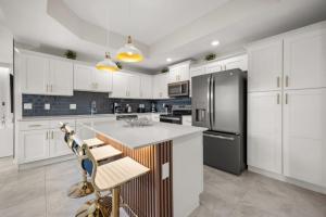 3 Bd 2 Ba Storey Lake 3150-301 Pc