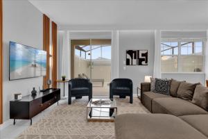 5 Bd 4 Ba Storey Lake 4851 Rc