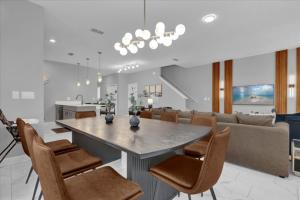 5 Bd 4 Ba Storey Lake 4851 Rc