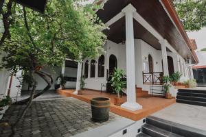 Airport Transit Villa