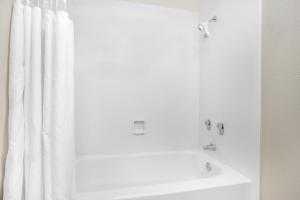 King/Queen Studio Suite - Non-Smoking room in Super 8 by Wyndham Austell/Six Flags