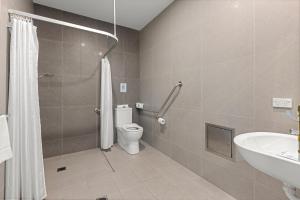 Modern 1 Bed Apartment - 6 Min Walk to Beach