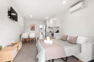 Modern 1 Bed Apartment - 6 Min Walk to Beach