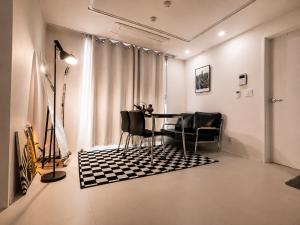 Urban Retreat 3-Min Walk from Achasan Station, 15-Min to Seongsu, Tranquil Space for Relaxation