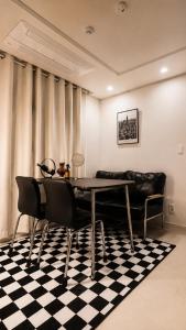 Urban Retreat 3-Min Walk from Achasan Station, 15-Min to Seongsu, Tranquil Space for Relaxation