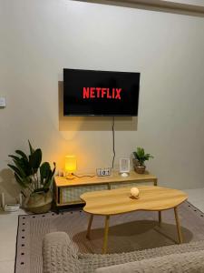 Cozy Layover Stay Near Naia