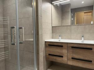 Appartement lumineux - 3 pièces proche du centre, balcon sud - FR-1-464-249
