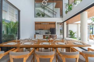 Brand New Villa July Luxury 5BR - Private Pool and Rooftop in Berawa Canggu