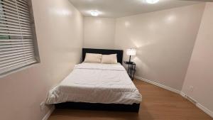 Gateway to Banff - Cozy 2BR Sleeps 6 - NW Calgary
