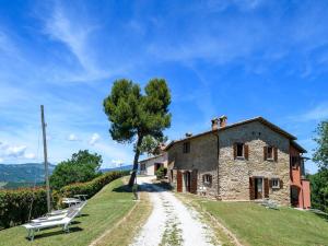 Flat on a farm with swimming pool and many activities