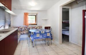 2 Bedroom Beautiful Home In Torino Di Sangro