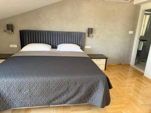 Apartments Škara