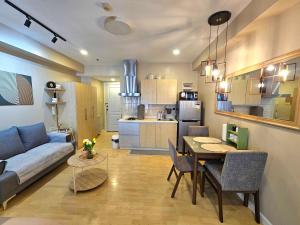 Soho Central Condominium - Tricias Escapade