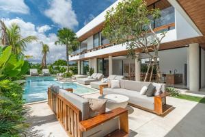 Brand New Villa July Luxury 5BR - Private Pool and Rooftop in Berawa Canggu