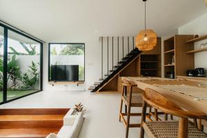 Villa Alisa - 2BR Tropical Haven - Nyanyi