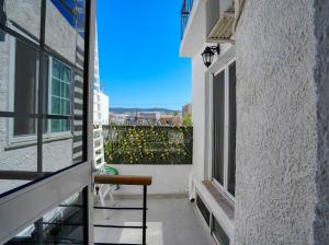 Azure Seaside Living - Lambi Beach