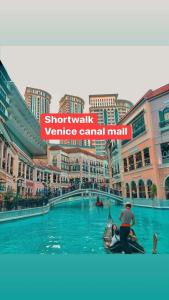 Morgan Suite BGC Shortwalk3 Venice Mall free pool gym