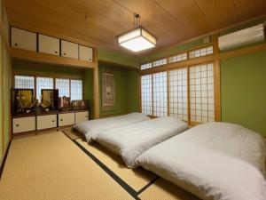 New 道後温泉と松山城近くの2階建て一棟貸切日本家屋 最大11名 無料駐車場 石手寺徒歩2分