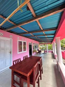 Bunaken Dolphin Pink Homestay