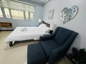 Morgan Suite BGC across5 Venice Canal Mall free Pool gym