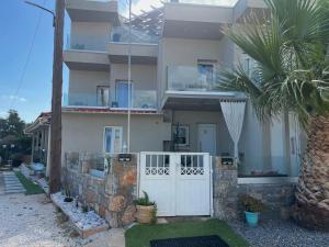 Sea View Apts & Suites by Pachiplex