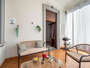 LoreLake Holidays -Big City Life - Parking& Private Terrace - 10 min from city Center, Lake & Stadium
