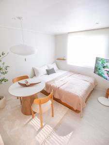 Sinchon, Hongdae in STAY MUI