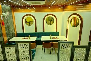 Gehlot Paradise Hotel